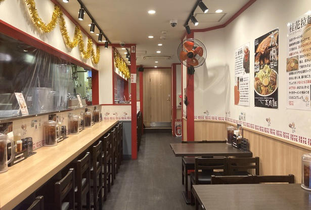 【上野御徒町】熊本ラーメンの代表格！老舗が放つ豚・鶏＆マー油スープと特製“太肉”のご当地麺「桂花ラーメン 御徒町店」, 【本郷三丁目】老舗製麺所自慢の麺はW盛りまで同一価格。「東京油組総本店 本郷三丁目組」で味わう絶品油そば, 【新宿】二刀流スープで人気を博す“武蔵”の総本山！「創始 麺屋武蔵」の濃厚つけ麺は絶品＆コスパ優良, 【若松河田】早稲田エリアで人気の一杯。豚の旨味広がるクリーミー家系「横浜家系ラーメン 違う家」, 【六本木】長年愛される創業半世紀越えの老舗「香妃園」。六本木のシメも担う「特製とり煮込みそば」を堪能