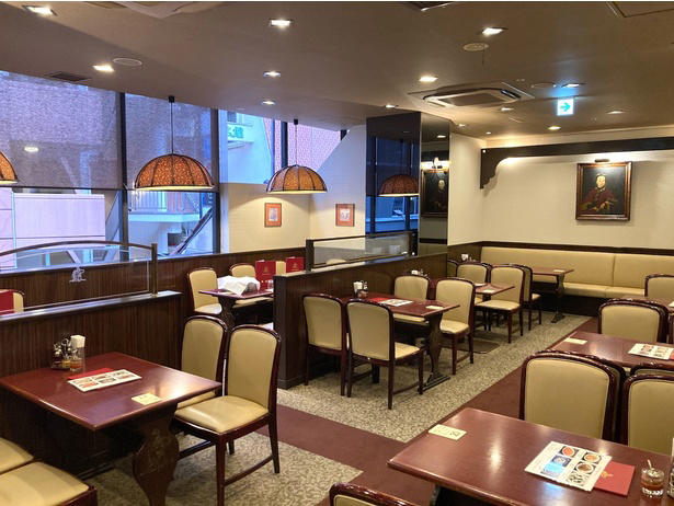 【上野御徒町】熊本ラーメンの代表格！老舗が放つ豚・鶏＆マー油スープと特製“太肉”のご当地麺「桂花ラーメン 御徒町店」, 【本郷三丁目】老舗製麺所自慢の麺はW盛りまで同一価格。「東京油組総本店 本郷三丁目組」で味わう絶品油そば, 【新宿】二刀流スープで人気を博す“武蔵”の総本山！「創始 麺屋武蔵」の濃厚つけ麺は絶品＆コスパ優良, 【若松河田】早稲田エリアで人気の一杯。豚の旨味広がるクリーミー家系「横浜家系ラーメン 違う家」, 【六本木】長年愛される創業半世紀越えの老舗「香妃園」。六本木のシメも担う「特製とり煮込みそば」を堪能