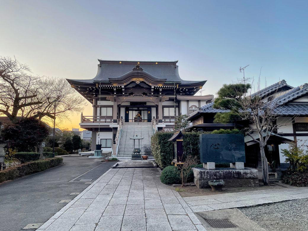 街に住む宗教学者の「経堂愛」, 「経堂迷路」を通り抜けた先に, 生協の売店は見ているだけで楽しい, 経堂はいい意味で「中途半端な街」, 飲食店のレベルが高い理由, 「水曜定休のお店を選ぶといい」, 学生に優しい家賃