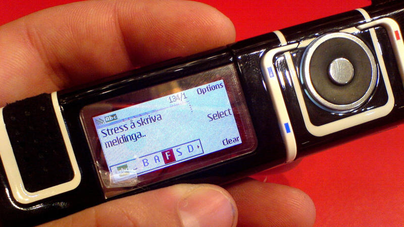 1. Nokia 8110, 2. Sony Ericsson W800, 3. Motorola Razr, 4. Motorola Flipout, 5. Nokia 3310, 6. Nokia 9000, 7. LG Chocolate, 8. Nokia 5110, 9. Motorola StarTAC, 10. Ericsson R380, 11. BlackBerry Bold 9000, 12. LG Rumor Touch, 13. BlackBerry Curve 8900, 14. Motorola Pebl, 15. HTC Legend, 16. Samsung Galaxy Note, 17. iPhone 4/4S, 18. LG U8110, 19. Nokia 7280, 20. BlackBerry Pearl