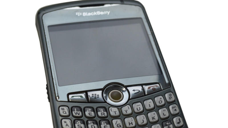 1. Nokia 8110, 2. Sony Ericsson W800, 3. Motorola Razr, 4. Motorola Flipout, 5. Nokia 3310, 6. Nokia 9000, 7. LG Chocolate, 8. Nokia 5110, 9. Motorola StarTAC, 10. Ericsson R380, 11. BlackBerry Bold 9000, 12. LG Rumor Touch, 13. BlackBerry Curve 8900, 14. Motorola Pebl, 15. HTC Legend, 16. Samsung Galaxy Note, 17. iPhone 4/4S, 18. LG U8110, 19. Nokia 7280, 20. BlackBerry Pearl