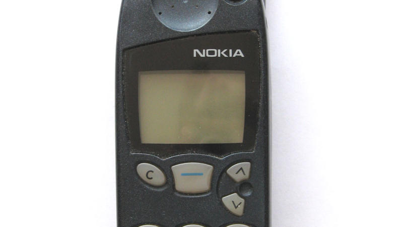 1. Nokia 8110, 2. Sony Ericsson W800, 3. Motorola Razr, 4. Motorola Flipout, 5. Nokia 3310, 6. Nokia 9000, 7. LG Chocolate, 8. Nokia 5110, 9. Motorola StarTAC, 10. Ericsson R380, 11. BlackBerry Bold 9000, 12. LG Rumor Touch, 13. BlackBerry Curve 8900, 14. Motorola Pebl, 15. HTC Legend, 16. Samsung Galaxy Note, 17. iPhone 4/4S, 18. LG U8110, 19. Nokia 7280, 20. BlackBerry Pearl