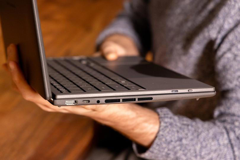 なにも犠牲にしない個性派端末, 思ったほどは分厚くない, Intel Core Ultra Series 3で魅せるパフォーマンス, ゲーミング端末としても使える？