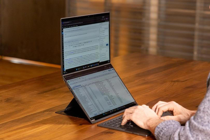 なにも犠牲にしない個性派端末, 思ったほどは分厚くない, Intel Core Ultra Series 3で魅せるパフォーマンス, ゲーミング端末としても使える？