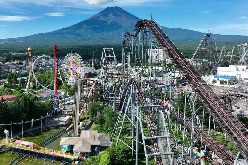 富士山麓電鉄→富士急ハイランド, 運輸事業の高営業利益, 創業以来の同族経営, 別荘開発事業の一時停止