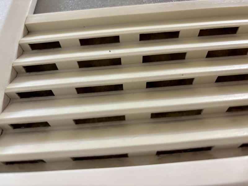 ガラリ・通気口はなぜ汚れやすいのか, クエン酸水を使ったやさしい掃除法, ブラシ仕上げで通気性を回復, 定期的な掃除で快適な空気を保つ
