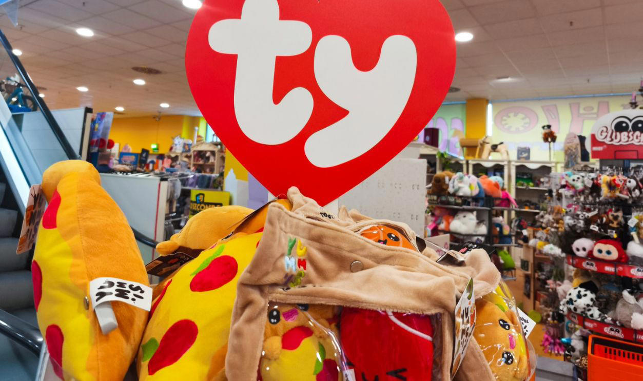 Humphrey The Camel: $1,200 Toys Worth Real Money, Princess The Bear: ,000, Britannia The Bear: ,000, Claude The Crab: ,000, Halo The Bear: ,500, Gobbles The Turkey: ,000, Snort The Red Bull: ,000, Peace Bear: ,000, Spangle The Bear: ,000, Pinchers The Lobster: ,500, Employee The Bear: ,000, Mystic The Unicorn (Tan Horn): ,700, Weenie The Dachshund: ,500, #1 Bear: ,500, Iggy The Iguana: ,000, The End Bear: ,000, Pouch The Kangaroo: ,000, Nana The Monkey: ,000, Humphrey The Camel: ,200, Libearty The Bear: ,200, Patti The Platypus: 0–,000, Chilly The Bear: 0, Flutter The Butterfly (Yellow Wings): 8–0, Happy The Hippo: 5