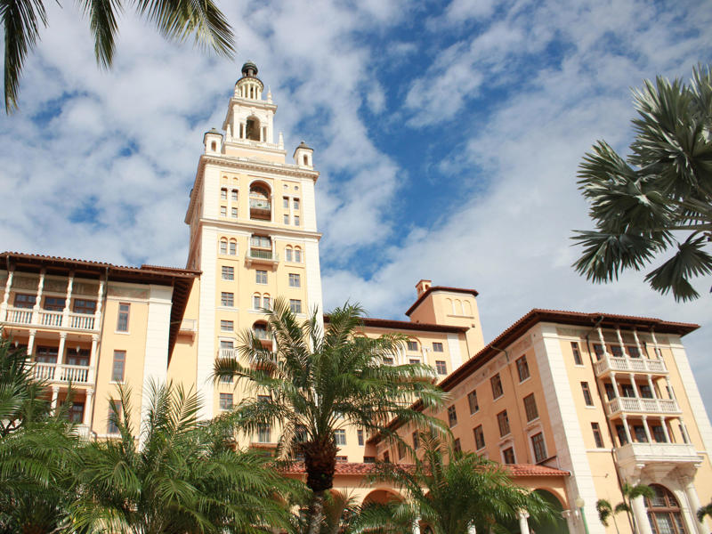 A night at the Biltmore can range from about $300 to a few thousand dollars. Today, the hotel is loved by high-profile figures., Inside, the hotel has kept its original, century-old lobby., The lobby decorations match the hotel's historic, elevated vibe., The lobby also serves as a dining area for afternoon tea., Downstairs, the hotel's Fontana restaurant partially sits in an open-air courtyard., Fontana serves Italian-inspired dishes., Brandi's, the hotel's dark, moody bar, draws inspiration from the Biltmore's past., At the 600-gallon pool, there's poolside dining and nine private cabanas., The Biltmore's clubhouse is the center of events at the property., Next to the course are spaces for relaxing and socializing., Tucked in the clubhouse, there's also a members-only lounge.