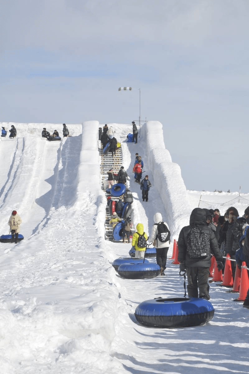 冬に華やぐ札幌のイベントに心躍る, 札幌へはどう行く？, 札幌行くならまずこれ！ 5選, 注目！【さっぽろ雪まつり】, さっぽろ雪まつり, 定番！【二条市場】, 注目！【さっぽろホワイトイルミネーション】, さっぽろホワイトイルミネーション, 注目！【スープカレー SOUL STORE】, スープカレー SOUL STORE, 冬の札幌だからこそのイベントを満喫