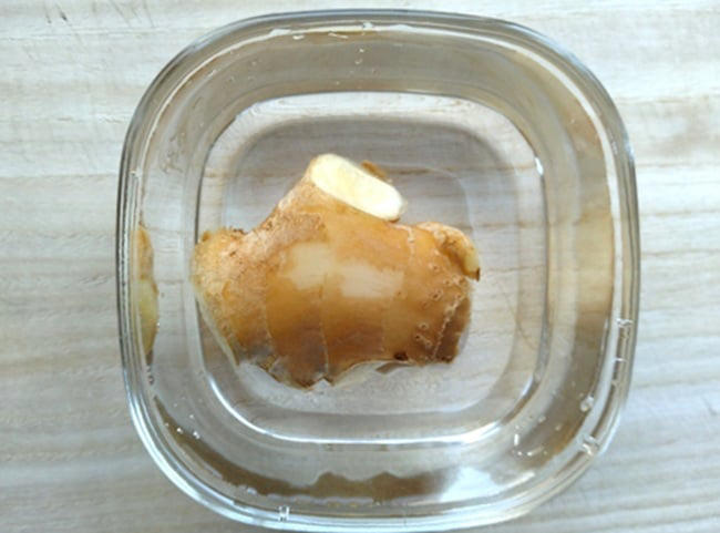 ショウガは乾燥しやすい食材, 水に浸して冷蔵保存する方法, 水に浸した場合と浸さない場合を比較, ちょっとした工夫で乾燥対策に