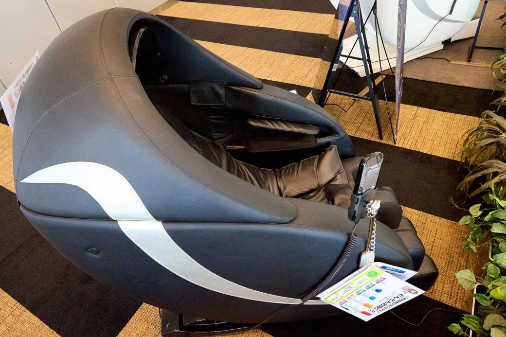 5000円から予約できる贅沢なデイユースプラン, リゾートホテルの佇まいにアパホテルの内装, ホテル内にはドラッグストアなど店舗が多数, 肉料理が盛りだくさんで満足度の高いランチビュッフェ, 炭水化物系メニューもたっぷり, 至福な満腹後の昼寝と温浴の時間, プランニングの工夫で贅沢な時間を過ごせる