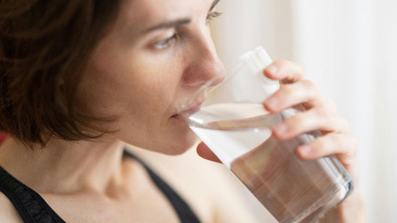 1. How Much Water You Actually Drink, 2. Whether You Eat At Consistent Times, 3. How Much Salt You’re Getting, 4. How Often You Move Your Body, 5. How Well You Sleep Without Your Normal Setup, 6. How Much Alcohol Actually Affects You, 7. Whether You’re Getting Enough Fiber, 8. How Often You Wash Your Hands, 9. Whether You Carry Basic Meds, 10. How Much Sun You’re Getting, 11. How You Handle Caffeine, 12. Whether You’re Breathing Dry Air All Day, 13. How Your Body Reacts To Dairy, 14. How Much You’re Sitting In One Position, 15. Whether You’re Pushing Through Illness, 16. How You Manage Motion Sickness, 17. Whether You’re Wearing The Right Shoes, 18. How You Handle Stress In New Places, 19. How You Store And Time Medications, 20. Whether You Let Yourself Rest