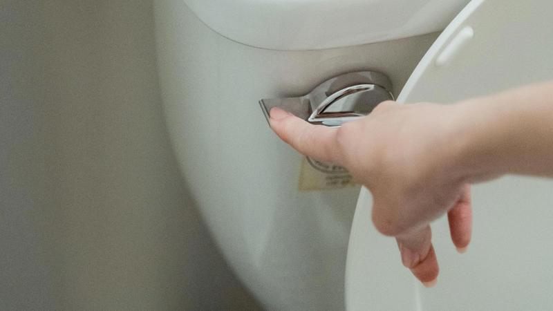 1. How Much Water You Actually Drink, 2. Whether You Eat At Consistent Times, 3. How Much Salt You’re Getting, 4. How Often You Move Your Body, 5. How Well You Sleep Without Your Normal Setup, 6. How Much Alcohol Actually Affects You, 7. Whether You’re Getting Enough Fiber, 8. How Often You Wash Your Hands, 9. Whether You Carry Basic Meds, 10. How Much Sun You’re Getting, 11. How You Handle Caffeine, 12. Whether You’re Breathing Dry Air All Day, 13. How Your Body Reacts To Dairy, 14. How Much You’re Sitting In One Position, 15. Whether You’re Pushing Through Illness, 16. How You Manage Motion Sickness, 17. Whether You’re Wearing The Right Shoes, 18. How You Handle Stress In New Places, 19. How You Store And Time Medications, 20. Whether You Let Yourself Rest