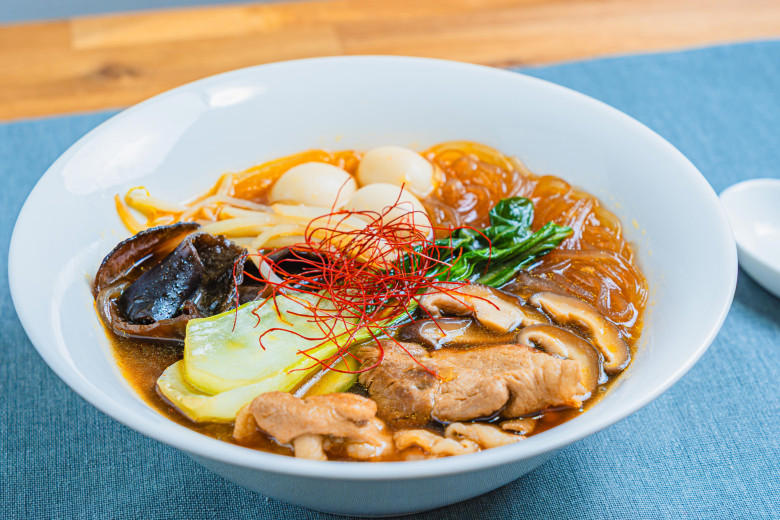・☆スープの調味料（2人分）, ① にんにく・しょうが・香辛料を炒める, ② 豚バラ薄切り肉を加えて炒める, ③ スープを入れて煮立てる, ④ 残りの具材を入れて煮込む, ・☆スープの調味料（2人分）, ① 鍋にお湯を沸かし、白菜を入れて煮る, ② 豚バラ薄切り肉を加える, ③ 豆乳以外のスープの材料（☆）と野菜を入れる, ④ 豆乳を入れ、1分温めて完成