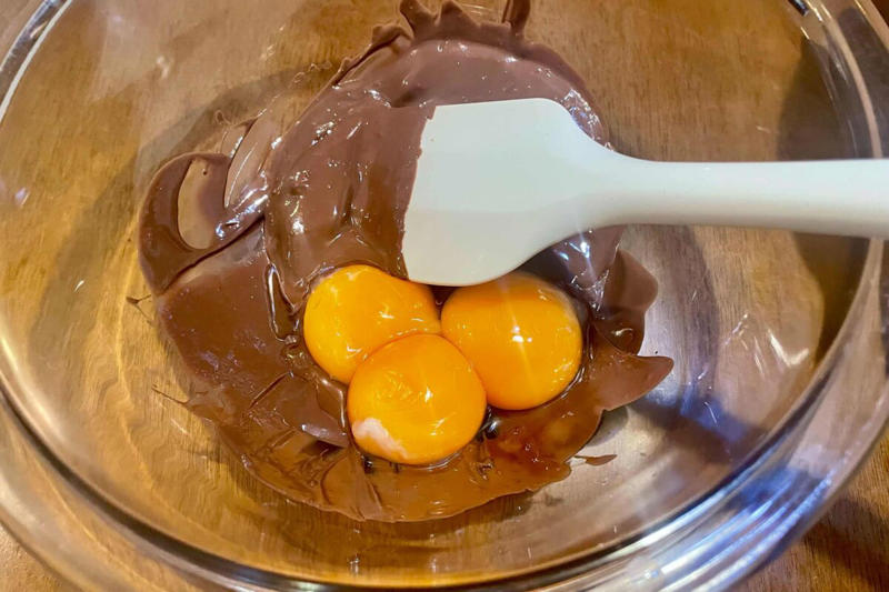 ■「チョコレートケーキ」の材料, ■オーブン不要でめちゃくちゃ簡単, ■ウソみたいに本格的な美味しさ, 【動画】オーブンなしの「チョコレートケーキ」