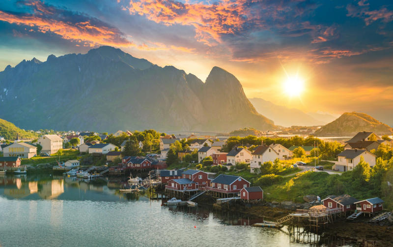 1. Where does Hurtigruten sail?, 2. Who does Hurtigruten appeal to?, 3. Hurtigruten’s fleet, MS Trollfjord (500 passengers), MS Midnatsol (500 passengers), MS Finnmarken (530 passengers), MS Polarlys (650 passengers), 4. Access for guests with disabilities, 5. Loyalty scheme, About our expert, Teresa Machan