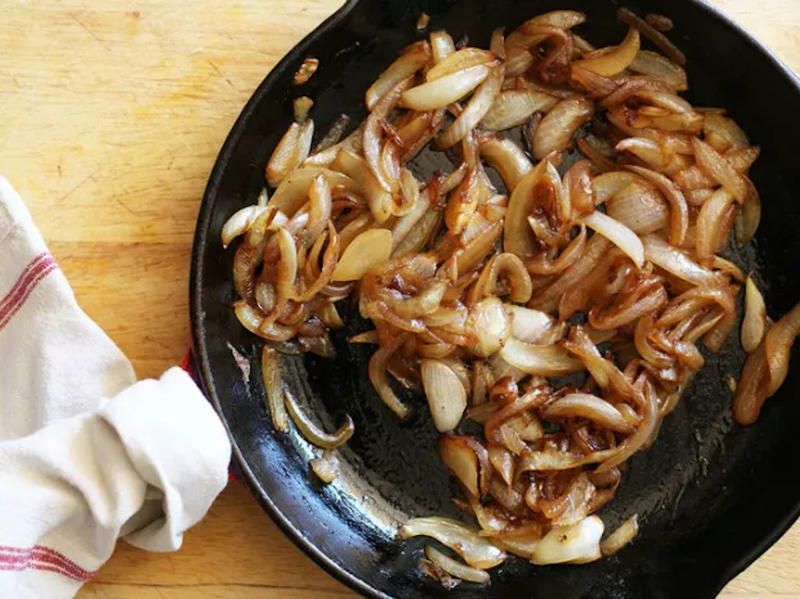 How Caramelizing Onions Helps To Clean Cast Iron, What Is Fond?, How To Caramelize Onions, When Not To Use This Method, How To Use Caramelized Onions