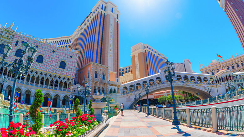 Paris Las Vegas Hotel & Casino, Bellagio Resort & Casino, The Venetian Resort, Fontainebleau Las Vegas, The South Point Hotel, Casino, & Spa, Methodology