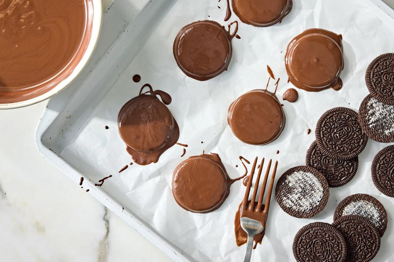 Thin Mints Are the Stars of Cookie Season, How To Make 2-Ingredient Copycat Thin Mints, Tips and Tweaks, More Sweet, Craveable Copycats