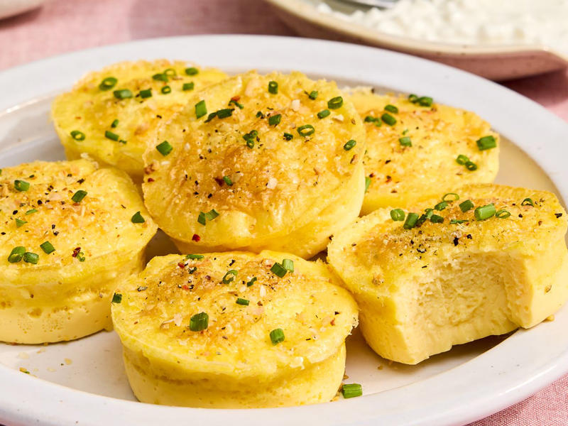 Italian Love Cake, Easy Garlic-Lemon Scallops, Chicken au Poivre, Mardi Gras Pasta, 3-Ingredient Cottage Cheese Bites