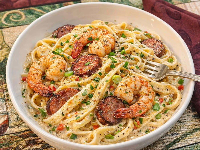 Italian Love Cake, Easy Garlic-Lemon Scallops, Chicken au Poivre, Mardi Gras Pasta, 3-Ingredient Cottage Cheese Bites