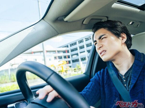 追い越し車線を走り続けると、なぜ問題になるのか, 追い越し車線＝速いクルマの車線という思い込み, 見かけたらどうする？　感情で動かないことが重要, ルールを知ったうえで、冷静にやり過ごそう