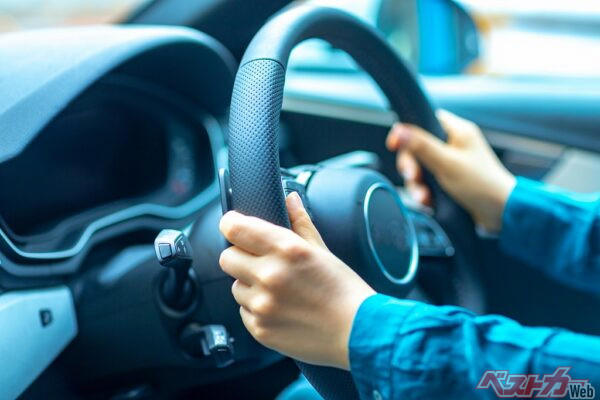 追い越し車線を走り続けると、なぜ問題になるのか, 追い越し車線＝速いクルマの車線という思い込み, 見かけたらどうする？　感情で動かないことが重要, ルールを知ったうえで、冷静にやり過ごそう