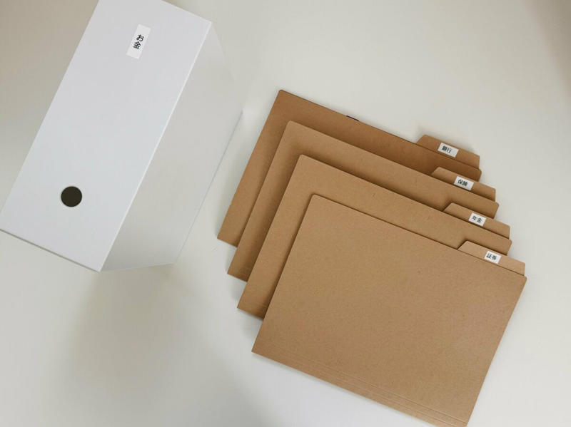 1：「手元に残すべき紙」を見極める, 2：無印良品のファイルボックスでラベリングする, 3：書類を6つに分ける。量は「ボックスに入る分まで」, 4：迷ったら「未処理ボックス」に入れる