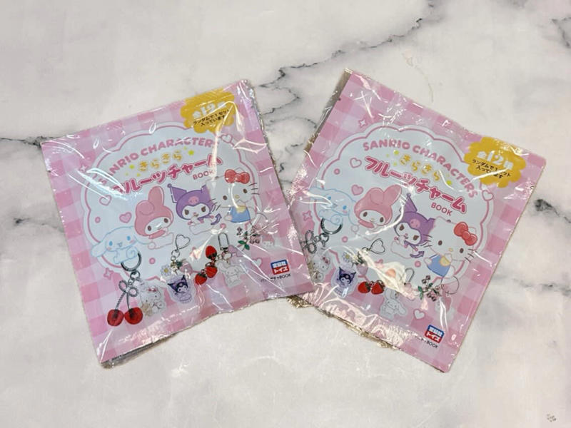 ラインナップは全12種類, 2個買ってみた！開封レビュー, 「A 大粒さくらんぼ」ハローキティ, 「E リボン＆小粒さくらんぼ」シナモロール