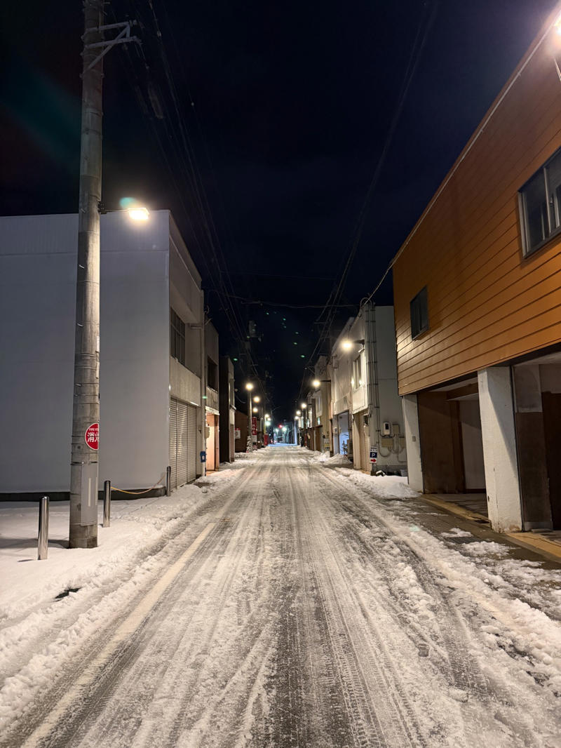 ・なぜ島根なのか, ・3万円島根旅行うちわけ, 【3万円国内旅行】コミコミ3万円で “陸の孤島”「島根県」1泊2日旅行（出雲大社含む）は可能か？ やってみた！（2ページ目）※1ページ目はコチラ, ・雪道での事故と、数奇な “通知”, ・地元のスーパーをパトロール, ・前から行きたかった出雲大社, ・もっとも神を感じた場所, ・長い1日の終わり, ・まさかの貸切ドミトリー！