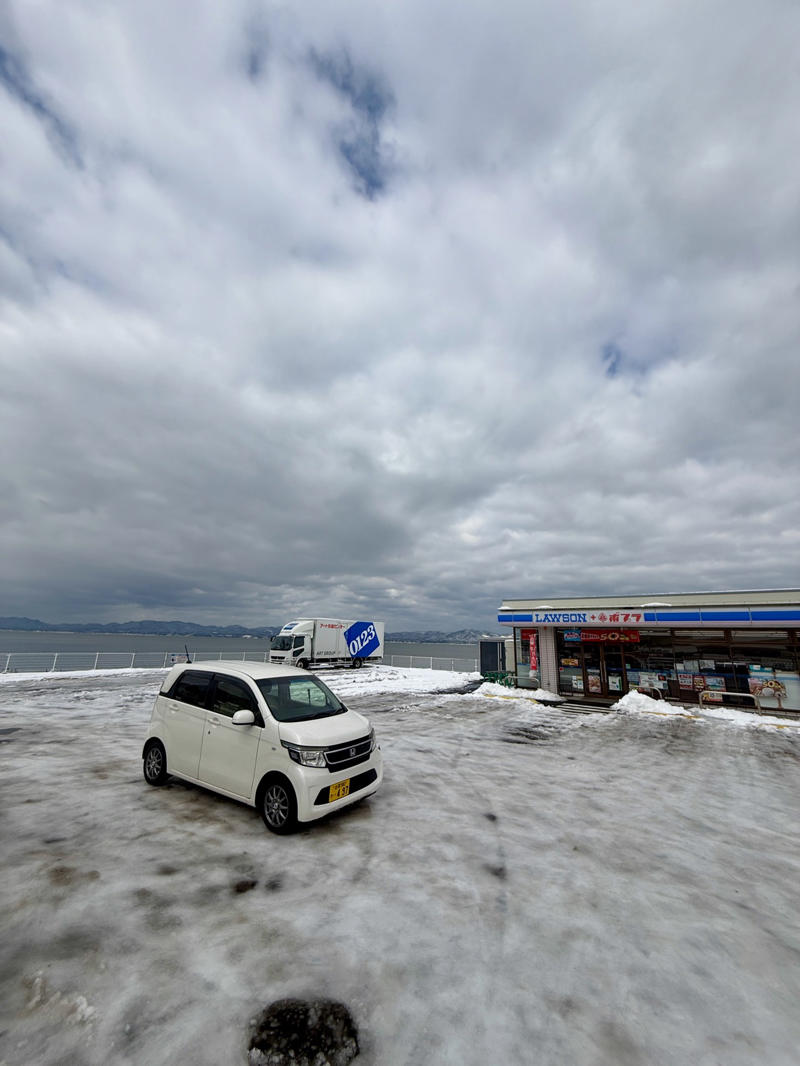 ・なぜ島根なのか, ・3万円島根旅行うちわけ, 【3万円国内旅行】コミコミ3万円で “陸の孤島”「島根県」1泊2日旅行（出雲大社含む）は可能か？ やってみた！（2ページ目）※1ページ目はコチラ, ・雪道での事故と、数奇な “通知”, ・地元のスーパーをパトロール, ・前から行きたかった出雲大社, ・もっとも神を感じた場所, ・長い1日の終わり, ・まさかの貸切ドミトリー！