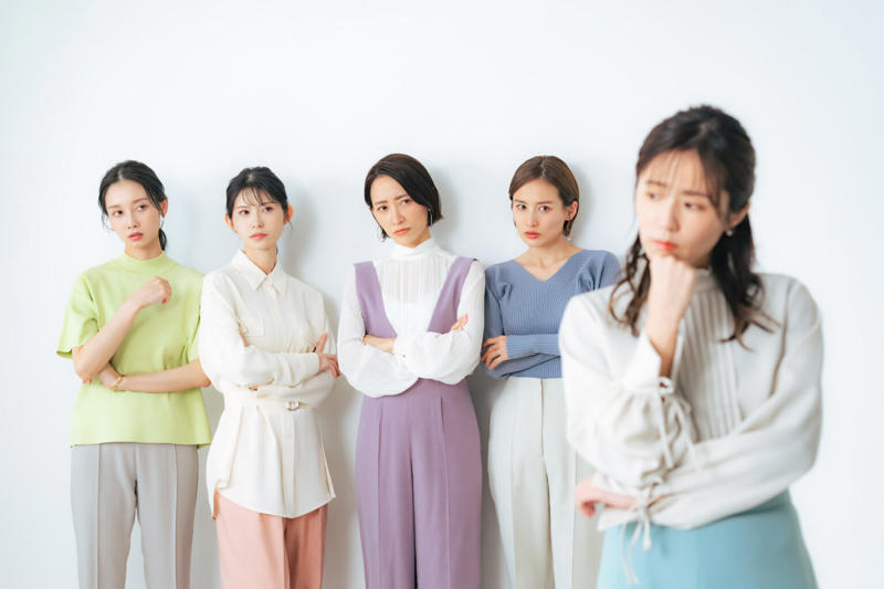 友達がいない＝孤独？, 『友達がいない人』の共通点5選, 1.自分の時間を持ちたい, 2.価値観が合わない人と一緒に居たくない, 3.相手に気を遣い過ぎてしまう, 4.人を信用するまでに時間がかかる, 5.他人に対しての興味が薄い, 疎遠になってしまった友人と当時のような関係に戻る方法