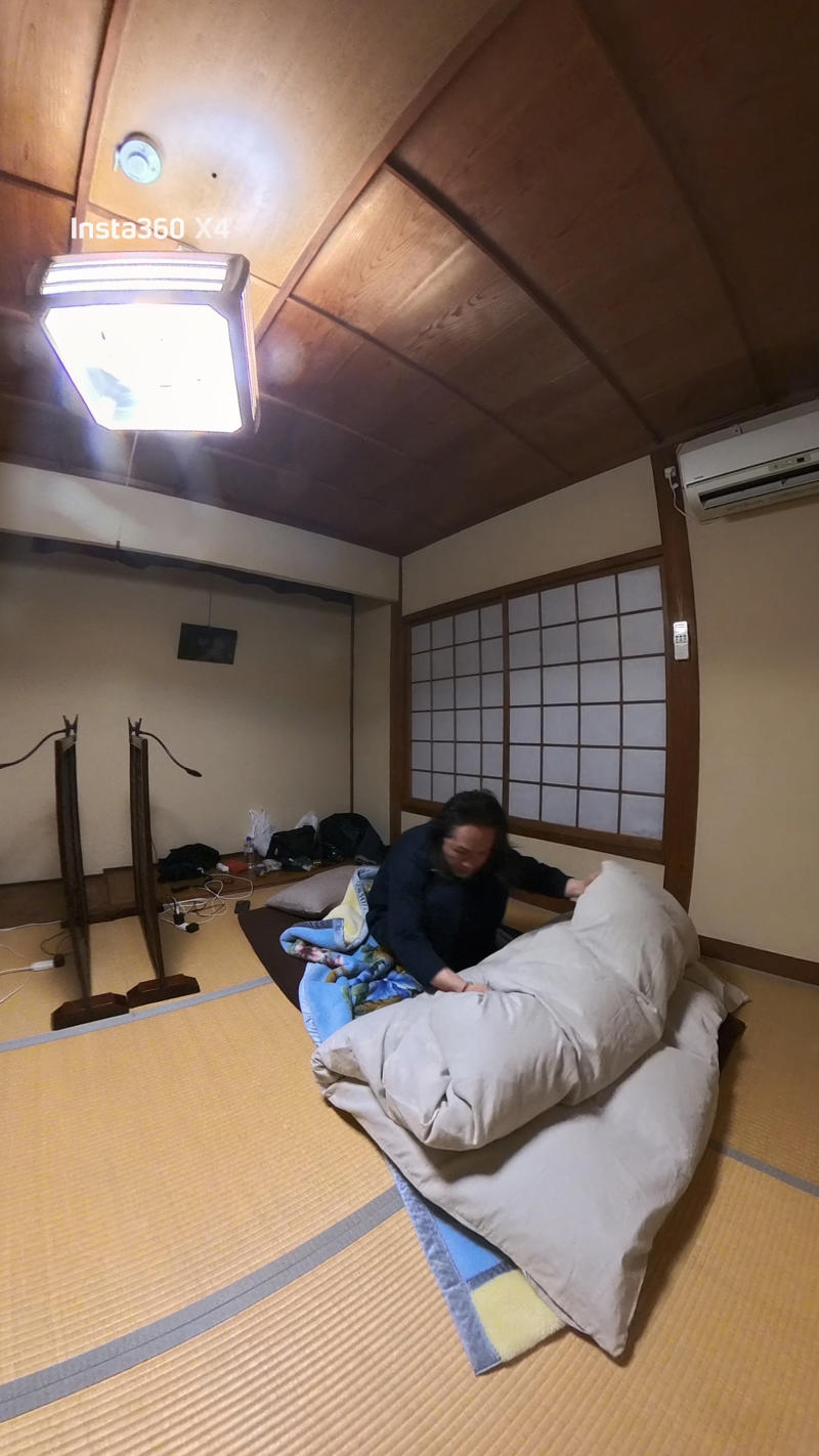 ・なぜ島根なのか, ・3万円島根旅行うちわけ, 【3万円国内旅行】コミコミ3万円で “陸の孤島”「島根県」1泊2日旅行（出雲大社含む）は可能か？ やってみた！（2ページ目）※1ページ目はコチラ, ・雪道での事故と、数奇な “通知”, ・地元のスーパーをパトロール, ・前から行きたかった出雲大社, ・もっとも神を感じた場所, ・長い1日の終わり, ・まさかの貸切ドミトリー！