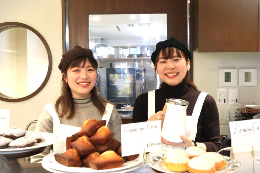 地元愛あふれるパティシエが作り出す、甘い香りの焼き菓子。スイーツに込める想い, お客様に喜んでもらうことを第一に、自分も楽しむことを忘れない, 北海道産乳製品で作る、しっとり贅沢な味わいを“アビカジョならでは”の楽しみ方で, より美味しく食べるならこれ！ 焼き菓子とドリンクのペアリング, 甘さとワクワクを一緒に。お菓子で広がる幸せの時間を神楽坂からお届け