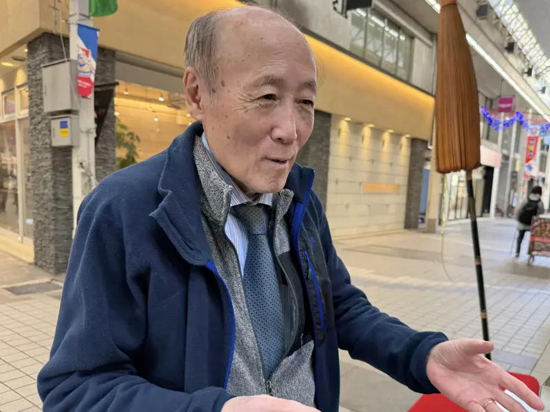 お茶の成分を丸ごと味わえる　とけるお茶・玄米茶（70g 1,080円）, 江戸から受け継がれる十五代の歩み, 静岡へ通い続けた日々と、「本物」を知るための努力, 伝統を守りながら、時代に合わせた商品を