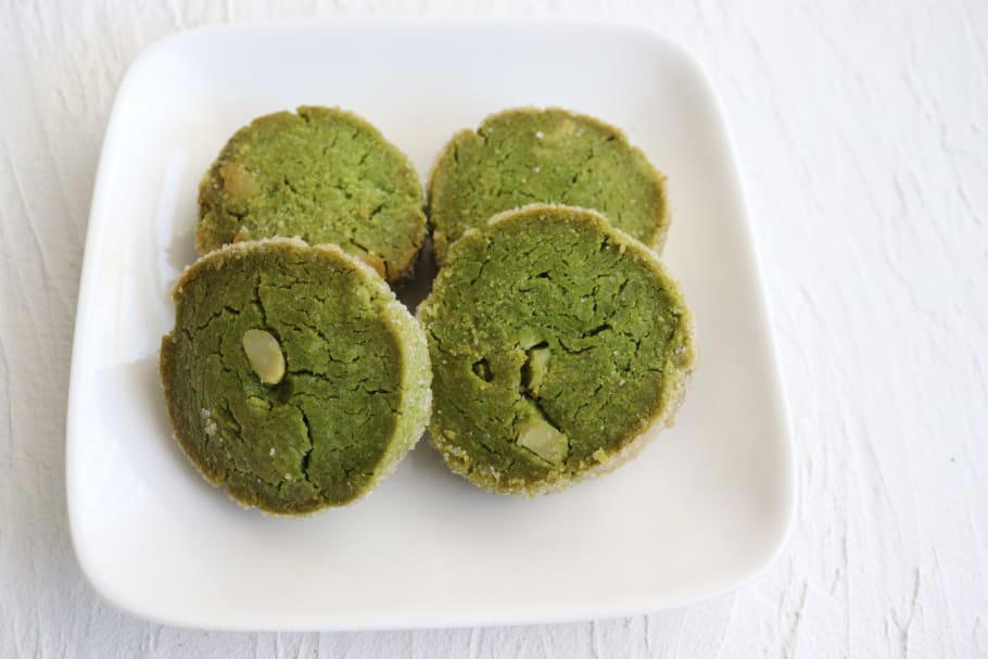地元愛あふれるパティシエが作り出す、甘い香りの焼き菓子。スイーツに込める想い, お客様に喜んでもらうことを第一に、自分も楽しむことを忘れない, 北海道産乳製品で作る、しっとり贅沢な味わいを“アビカジョならでは”の楽しみ方で, より美味しく食べるならこれ！ 焼き菓子とドリンクのペアリング, 甘さとワクワクを一緒に。お菓子で広がる幸せの時間を神楽坂からお届け