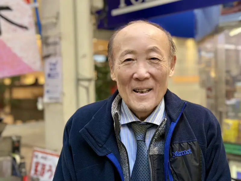 お茶の成分を丸ごと味わえる　とけるお茶・玄米茶（70g 1,080円）, 江戸から受け継がれる十五代の歩み, 静岡へ通い続けた日々と、「本物」を知るための努力, 伝統を守りながら、時代に合わせた商品を