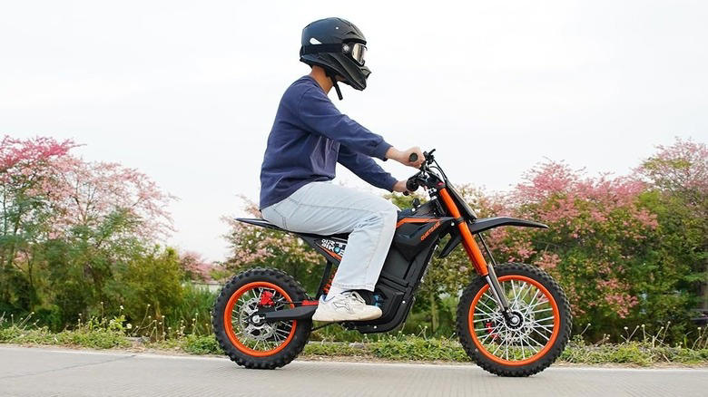 The Massimo MB100 is one alternative to the Coleman B100 mini bike, The FRP GMB100 is an even cheaper B100 alternative, Trailmaster and Massimo make good alternatives to the Coleman B200 mini bike., The Quiet Ease electric dirt bike is another good EVB200 alternative, How we chose these Coleman mini bike alternatives