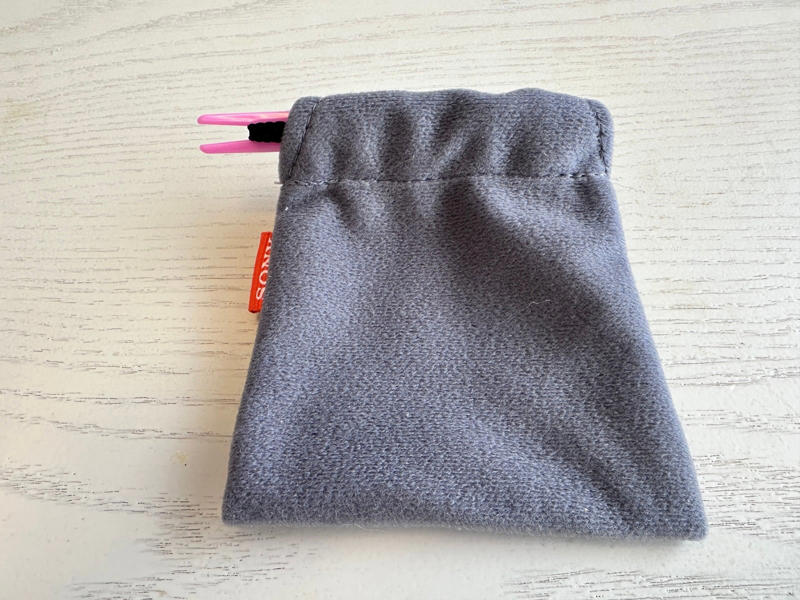 雪見だいふくのフォーク、再利用したい, 巾着のひもを通すのに使える, 1.先端にひもを引っかけます。, 2.右から左へ通します, 3.引き抜きます, ひも通しがなくても大丈夫