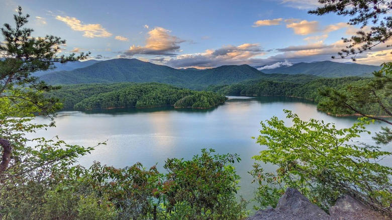 Western mountains: Nantahala National Forest, Foothills: South Mountains State Park, Piedmont lakes: Kerr Lake State Recreation Area, Outer Banks beaches: Oregon Inlet Campground, Southeast coastline: Carolina Beach State Park, Methodology