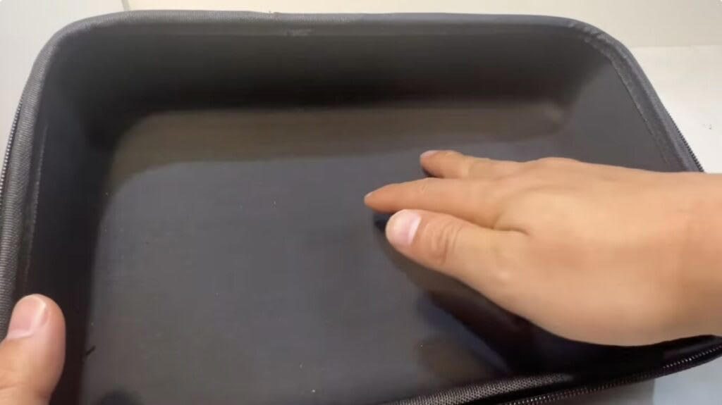 セリア【1】8WAYマルチツール 110円（税込）, 従来品より小さくなって新登場, ナイフを従来品と比較してみます, 他のツールも確認, ダイソー【1】食品用加熱剤モーリアンヒートパック 770円（税込）, 水を入れるだけで加熱できるモーリアンヒートパック, モーリアンヒートパックを実際に使ってみます, ダイソー【2】キャンプギアケース 550円（税込）, 様々なセットが入れられる絶妙なサイズ感のケース, ダイソー【3】ミリタリー風カラビナ／プラカラビナ 各110円（税込）, ゴツいのに軽い！大きめカラビナ, 似た雰囲気のプラカラビナもあります, ダイソー【4】メスティンフライヤー 1.5合用550円／3合用770円（税込）, クオリティが高いメスティン専用のフライヤー, メスティンにピッタリサイズで揚げ物がやりやすい！, ダイソー【5】火口が動〜くライター 110円（税込）, 上向きと横向きにできる！地味にお役立ちライター, キャンドゥ【1】樹脂デュアルLEDライト 550円（税込）／2WAYコンパクトライト440円（税込）, 2WAYコンパクトライト, 樹脂デュアルLEDライト, 100均ギアで新しいキャンプの楽しみを見つけよう！
