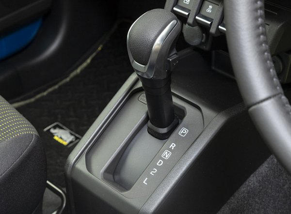 消えたLとOD、その代わりに現れたもの, メーカーや車種で違う?!　Bの役割, SやMはどう使い分けるのか, レバーの形もここまで変わった