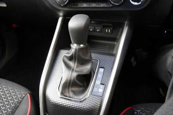 消えたLとOD、その代わりに現れたもの, メーカーや車種で違う?!　Bの役割, SやMはどう使い分けるのか, レバーの形もここまで変わった