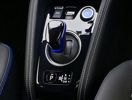 消えたLとOD、その代わりに現れたもの, メーカーや車種で違う?!　Bの役割, SやMはどう使い分けるのか, レバーの形もここまで変わった