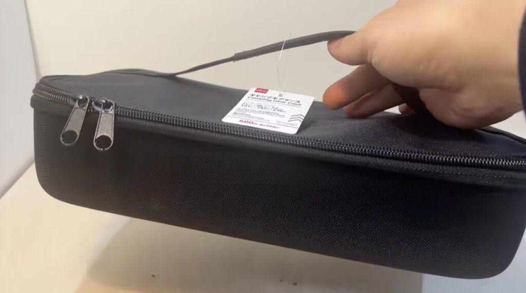セリア【1】8WAYマルチツール 110円（税込）, 従来品より小さくなって新登場, ナイフを従来品と比較してみます, 他のツールも確認, ダイソー【1】食品用加熱剤モーリアンヒートパック 770円（税込）, 水を入れるだけで加熱できるモーリアンヒートパック, モーリアンヒートパックを実際に使ってみます, ダイソー【2】キャンプギアケース 550円（税込）, 様々なセットが入れられる絶妙なサイズ感のケース, ダイソー【3】ミリタリー風カラビナ／プラカラビナ 各110円（税込）, ゴツいのに軽い！大きめカラビナ, 似た雰囲気のプラカラビナもあります, ダイソー【4】メスティンフライヤー 1.5合用550円／3合用770円（税込）, クオリティが高いメスティン専用のフライヤー, メスティンにピッタリサイズで揚げ物がやりやすい！, ダイソー【5】火口が動〜くライター 110円（税込）, 上向きと横向きにできる！地味にお役立ちライター, キャンドゥ【1】樹脂デュアルLEDライト 550円（税込）／2WAYコンパクトライト440円（税込）, 2WAYコンパクトライト, 樹脂デュアルLEDライト, 100均ギアで新しいキャンプの楽しみを見つけよう！