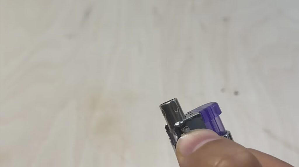 セリア【1】8WAYマルチツール 110円（税込）, 従来品より小さくなって新登場, ナイフを従来品と比較してみます, 他のツールも確認, ダイソー【1】食品用加熱剤モーリアンヒートパック 770円（税込）, 水を入れるだけで加熱できるモーリアンヒートパック, モーリアンヒートパックを実際に使ってみます, ダイソー【2】キャンプギアケース 550円（税込）, 様々なセットが入れられる絶妙なサイズ感のケース, ダイソー【3】ミリタリー風カラビナ／プラカラビナ 各110円（税込）, ゴツいのに軽い！大きめカラビナ, 似た雰囲気のプラカラビナもあります, ダイソー【4】メスティンフライヤー 1.5合用550円／3合用770円（税込）, クオリティが高いメスティン専用のフライヤー, メスティンにピッタリサイズで揚げ物がやりやすい！, ダイソー【5】火口が動〜くライター 110円（税込）, 上向きと横向きにできる！地味にお役立ちライター, キャンドゥ【1】樹脂デュアルLEDライト 550円（税込）／2WAYコンパクトライト440円（税込）, 2WAYコンパクトライト, 樹脂デュアルLEDライト, 100均ギアで新しいキャンプの楽しみを見つけよう！