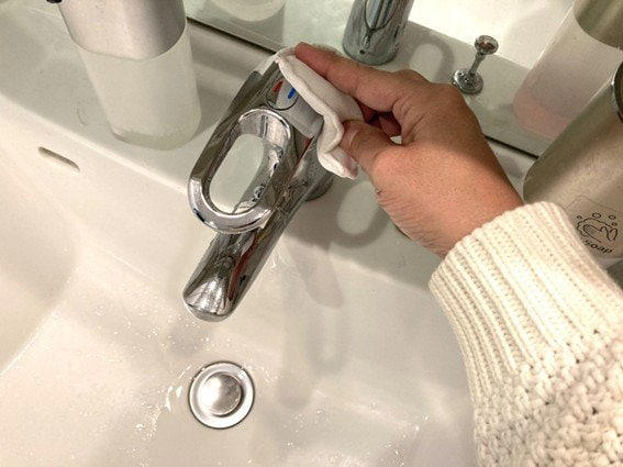 サイズ感、吸水性…「ブラのパッド」は掃除に便利だった, 掃除術1：窓サッシの汚れ取り, 掃除術2：排水口のゴミ取り, 掃除術3：洗面台磨き, 掃除術4：洗濯機周りのゴミ取り, 掃除術5：キッチンの油落とし