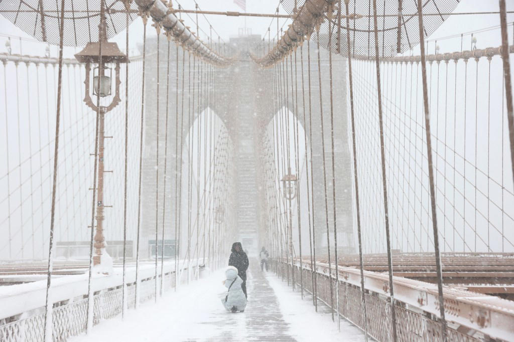 Historic snow storm hits US north-east as millions are put under travel ban