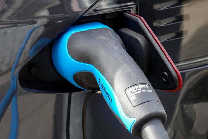 「新しいリベラル」とEV, 調査から浮かび上がった「隠れた多数派」, 先端技術と「未来への信託」, 都市の仕組みに潜む世代の壁, 安全保障としての電動化という視点, 「所有」から離れるデジタル世代の感覚, 未来への投資を阻む「時間の欠乏」, 刷新される社会のシナリオ, 次世代への価値の再検討