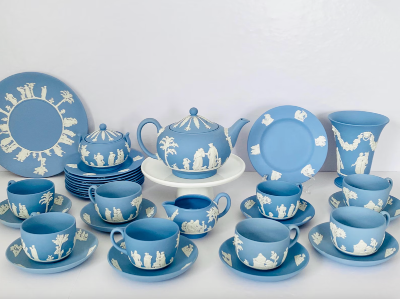 Waterford Crystal Glasses, Dorothy Thorpe ‘Roly Poly’ Glasses , Depression Glass Cups, Vintage English Teacups , Wedgwood Jasperware , Edith Heath ‘Heathware’ , Midcentury Barware , Carnival Glass